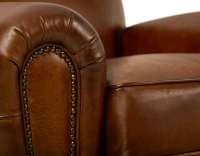 Fauteuil club cuir marron vintage accoudoirs cloutés