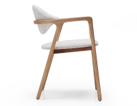 Chaise design avec accoudoirs bois teinte naturelle et tissu bouclé blanc