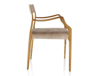 Chaise scandinave avec accoudoirs bois teinte merisier assise tissu velours taupe clair