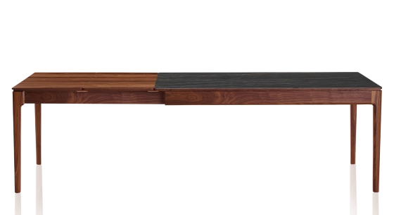 Table extensible 8 à 12 personnes en noyer et céramique allonges bois avec bois teinte naturelle et plateau céramique effet marbre noir 210x100 cm