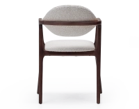 Chaise design avec accoudoirs bois teinte marron foncé et tissu bouclé blanc