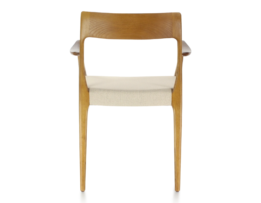 Chaise scandinave avec accoudoirs bois teinte merisier assise tissu camel