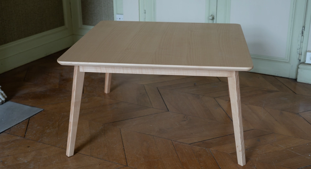 Table basse carré en frêne teinte blanchie 90x90x50 cm