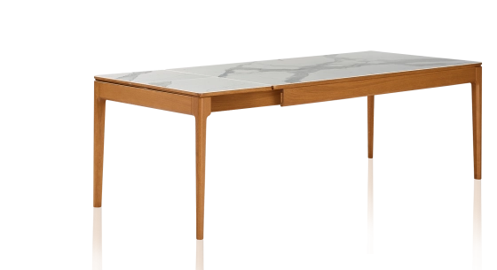 Table extensible en chêne et céramique 6 à 10 personnes allonges céramique avec bois teinte merisier et plateau et allonges céramique effet marbre blanc 140x90 cm
