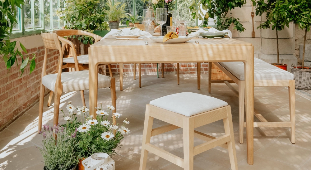 Table salle à manger 8 personnes en chêne teinte naturelle plateau bois 210x100 cm
