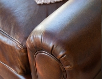 Fauteuil club cuir marron soutenu