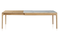 Mesa extensible de 6 a 10 personas de roble y cerámica con extensiones de madera con madera de tinte natural y tablero cerámico efecto mármol blanco 140x90 cm