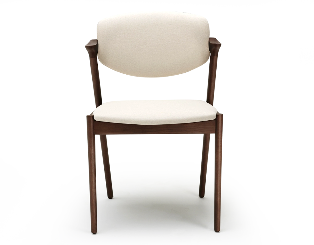 Chaise scandinave bois teinte marron foncé assise tissu blanc cassé