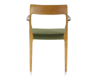 Chaise scandinave avec accoudoirs bois teinte merisier assise tissu vert olive
