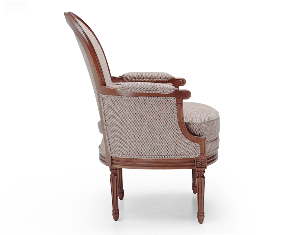 Fauteuil bergère mouluré style Louis XVI bois teinte ancienne et tissu chiné beige, gris et orange