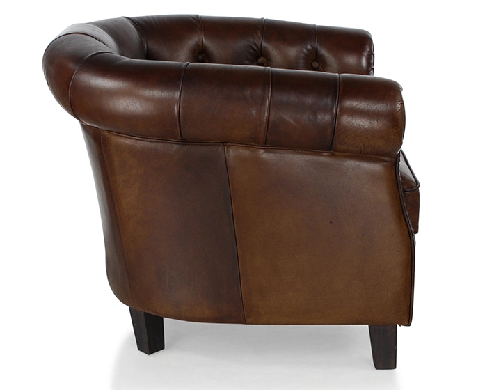Fauteuil chesterfield cuir marron soutenu accoudoirs cloutés