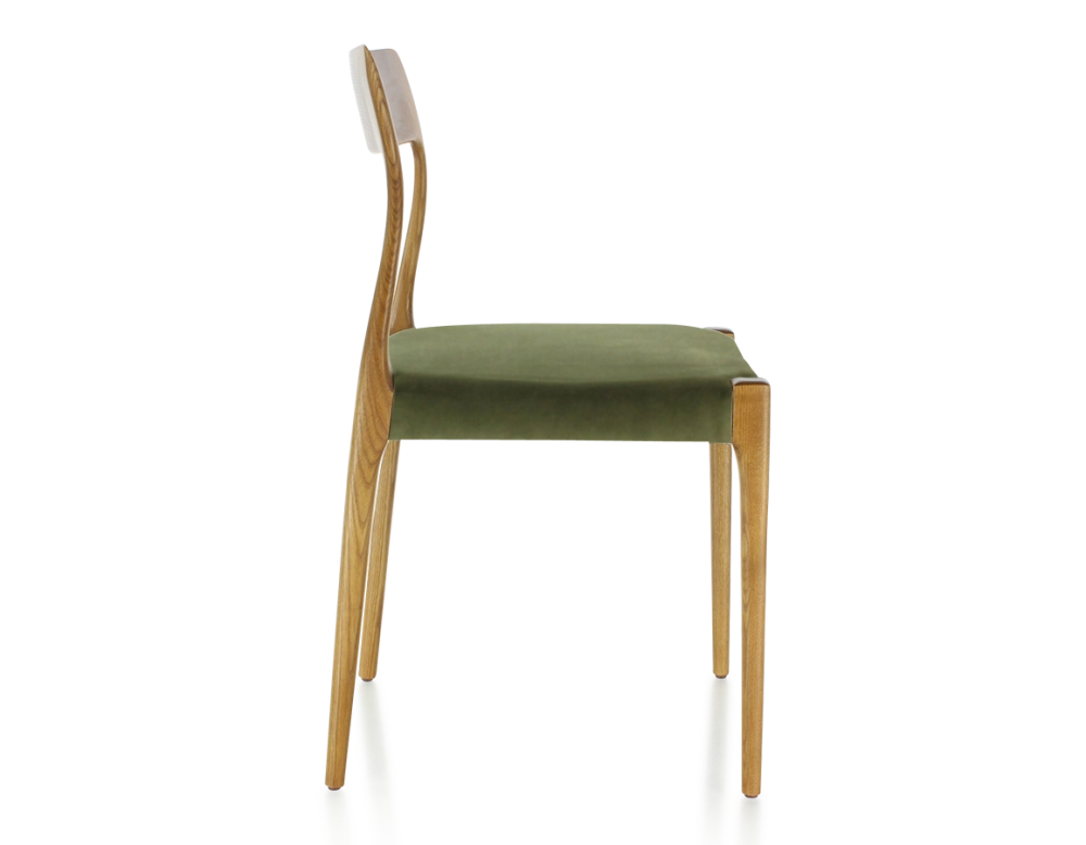 Chaise scandinave bois teinte merisier assise tissu vert olive