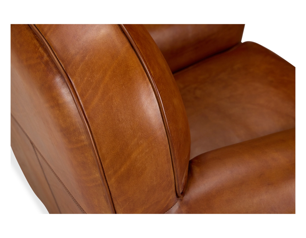 Sillón club de piel marrón claro reposabrazos con tachuelas
