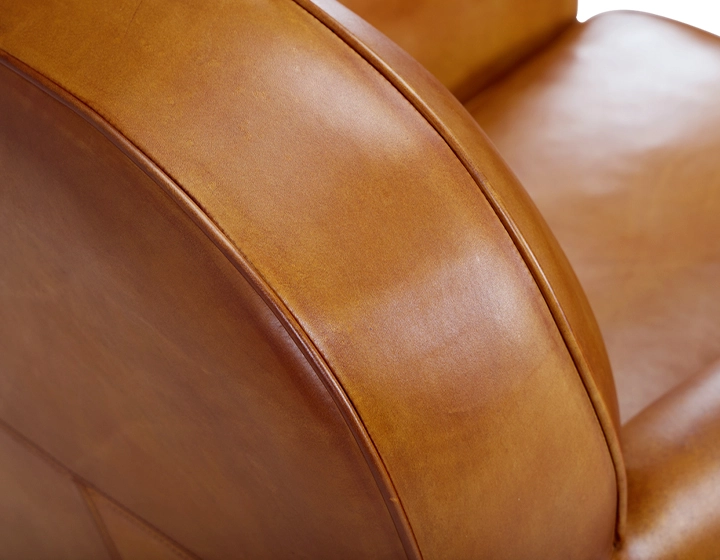 Fauteuil club cuir cognac accoudoirs passepoil