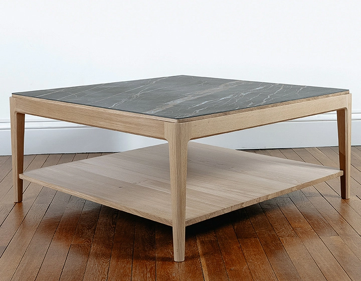Square coffee table in oak and ceramic with shelf in natural stained wood, black marble effect ceramic top 100x100 cm
