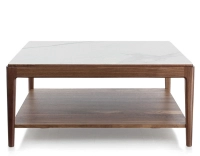 Table basse carrée en noyer et céramique avec tablette en bois teinte naturelle plateau céramique effet marbre blanc 100x100 cm