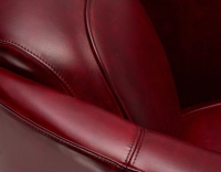 Sillón club de piel rojo carmín