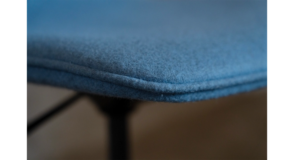 Chaise de bureau à roulettes assise tissu en laine bouillie bleue