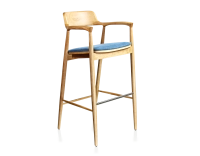 Tabouret de bar h80 cm bois teinte naturelle assise tissu bleu jean
