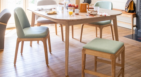Table salle à manger 8 personnes en chêne teinte naturelle 180x100 cm