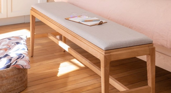 Banc design bois teinte naturelle assise tissu beige naturel L140 cm