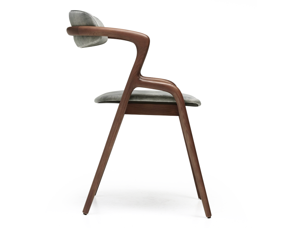Silla escandinava madera tinte nogal asiento tejido terciopelo gris azul