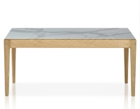 Table basse rectangulaire en chêne et céramique sans tablette en bois teinte naturelle plateau céramique effet marbre blanc