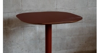 Table bistrot alèses en noyer plateau fenix bordeaux