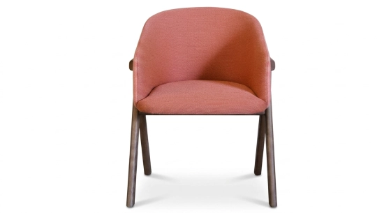 Chaise design en frêne bois teinte noyer assise bi matière couleur rose