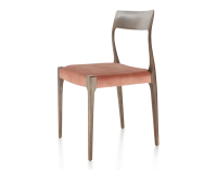 Chaise scandinave bois teinte marron foncé assise tissu velours rose pâle