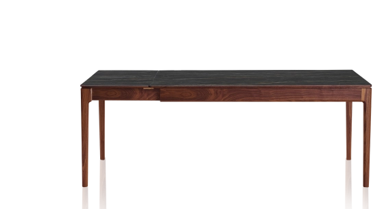 Table extensible 8 à 12 personnes en noyer et céramique allonges céramique avec bois teinte naturelle et plateau et allonges céramique effet marbre noir 180x100 cm