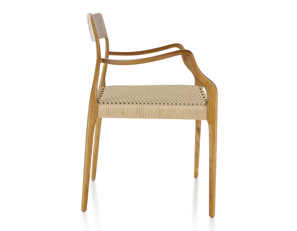 Silla escandinava con reposabrazos madera tinte cerezo asiento cuerda