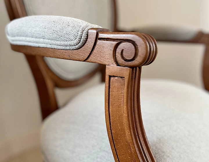 Fauteuil ancien style Louis XVI bois teinte ancienne et tissu beige naturel