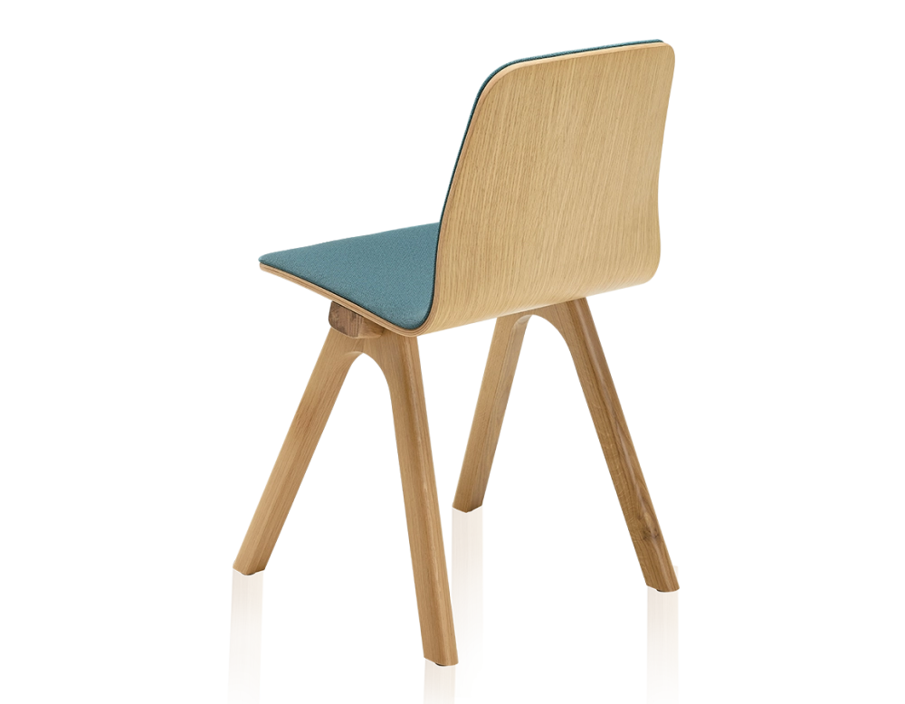 Chaise design en chêne tapissé bois teinte naturelle assise tissu bleu océan
