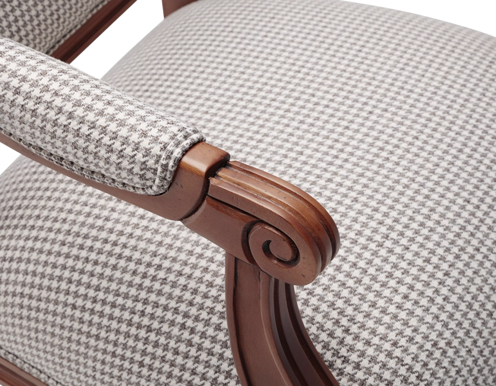Fauteuil ancien style Louis XVI bois teinte ancienne et tissu pied de poule blanc et taupe