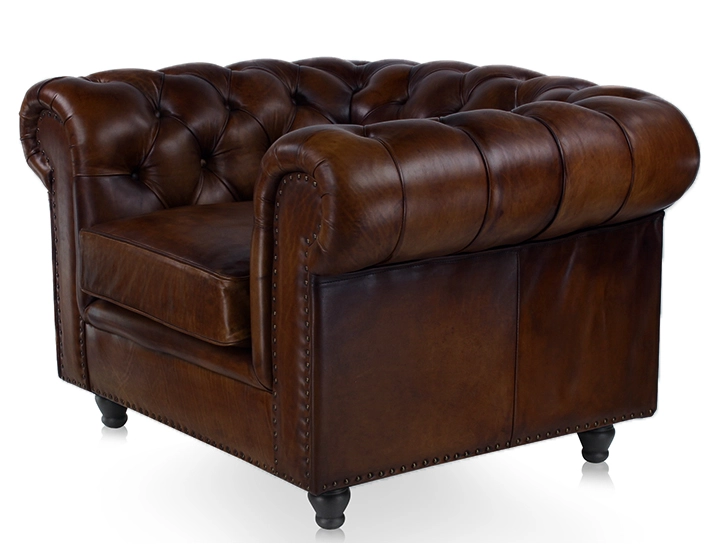 Fauteuil chesterfield cuir marron soutenu accoudoirs cloutés