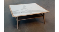 Square coffee table in oak and ceramic. with a natural wood finish and a white marble-effect ceramic top. 120x120 cm