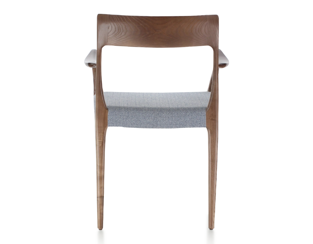 Chaise scandinave avec accoudoirs bois teinte marron foncé assise tissu chevron bleu