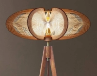 Lampadaire sur trépied en chêne et fil de coton tressage twist grand modèle
