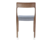 Chaise scandinave bois teinte marron foncé assise tissu chevron bleu