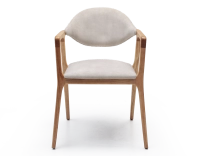 Chaise design avec accoudoirs bois teinte naturelle et tissu velours sable