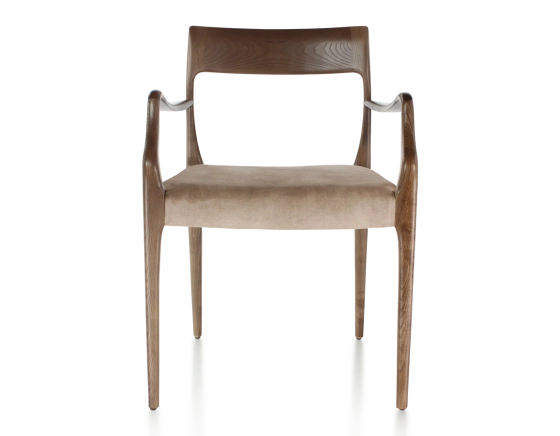 Chaise scandinave avec accoudoirs bois teinte marron foncé assise tissu velours taupe clair