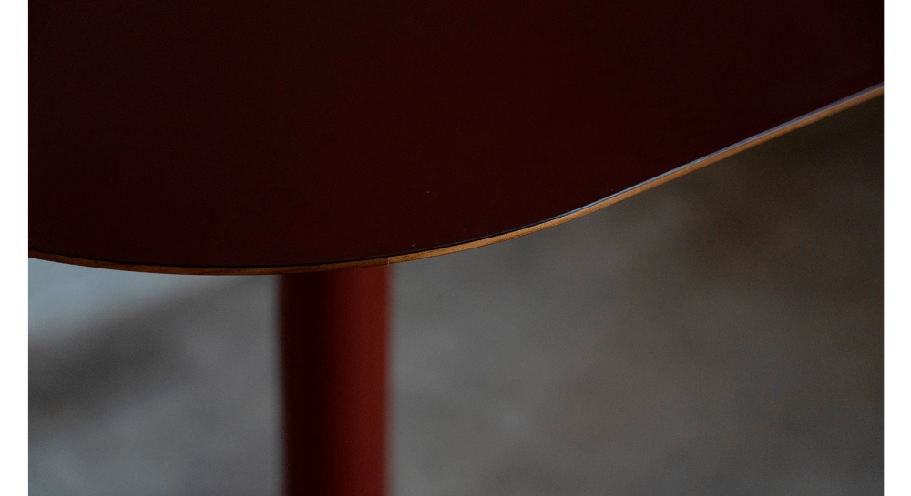 Table bistrot alèses en noyer plateau fenix bordeaux