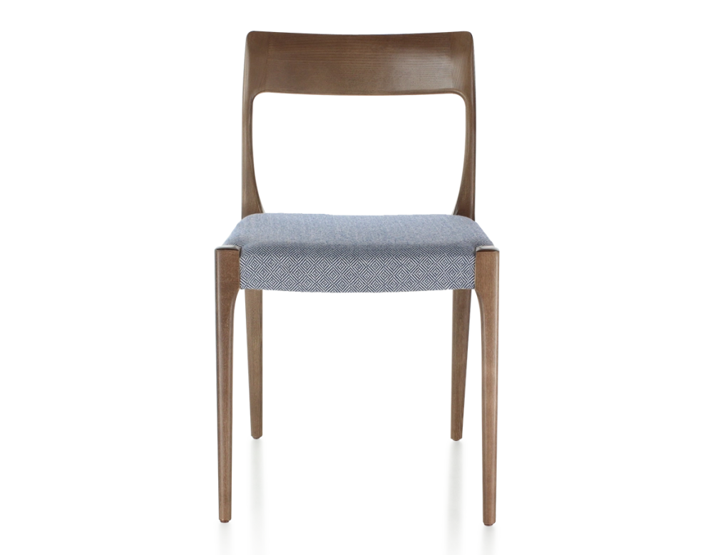 Chaise scandinave bois teinte marron foncé assise tissu chevron bleu