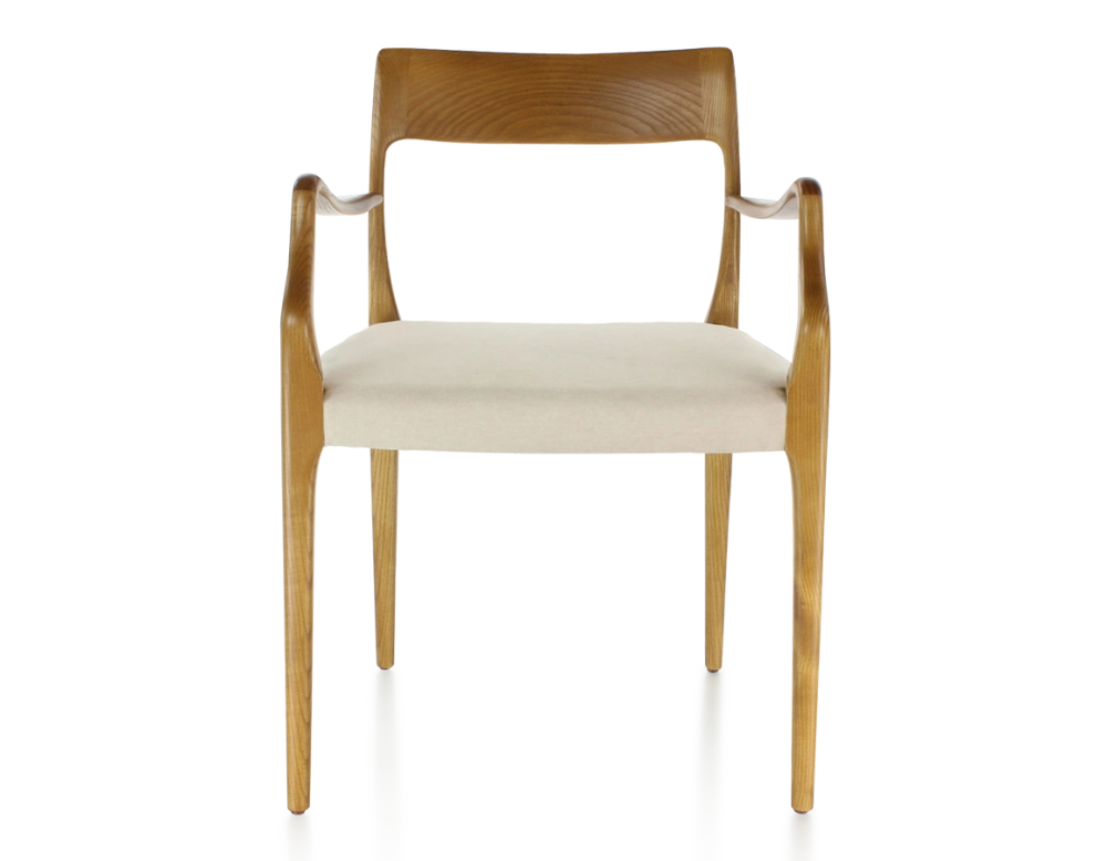 Chaise scandinave avec accoudoirs bois teinte merisier assise tissu camel