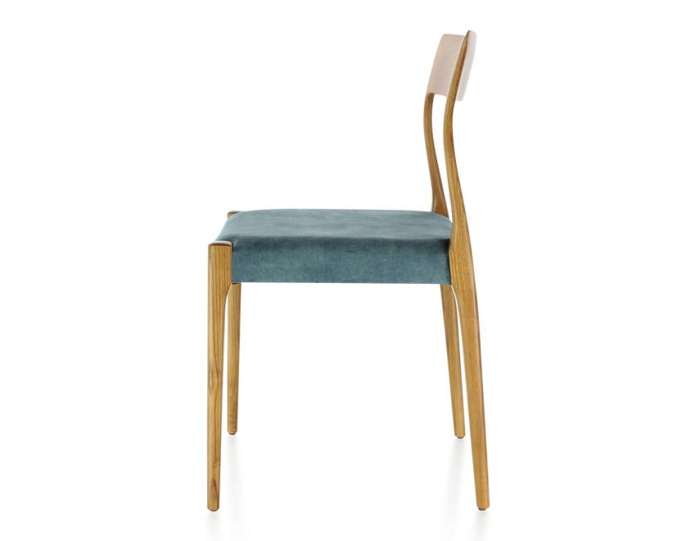 Chaise scandinave bois teinte merisier assise tissu velours bleu pétrole