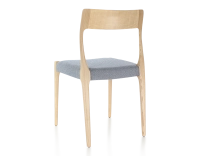Silla escandinava madera tinte natural asiento tejido chevron azul