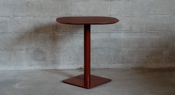 Table bistrot alèses en noyer plateau fenix bordeaux