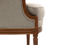 Fauteuil bergère style Louis XVI bois teinte ancienne et tissu pied de poule blanc et taupe