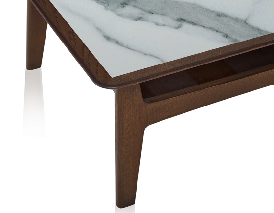 Table basse carrée en chêne et céramique avec bois teinte marron foncé plateau céramique effet marbre blanc 100x100 cm
